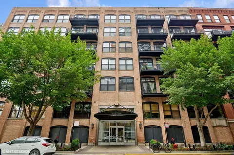 520 W Huron St #109, Chicago, IL 60654