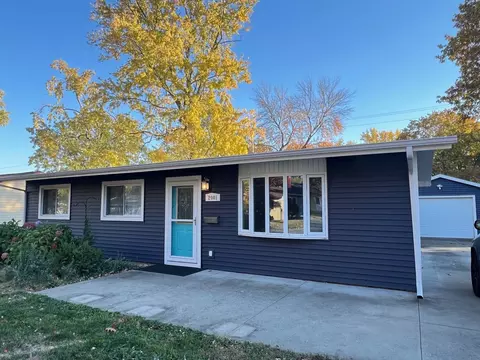 2001 E Country Squire Dr, Urbana, IL 61802