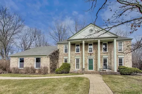 6 Robin Hood Ct, Lincolnshire, IL 60069