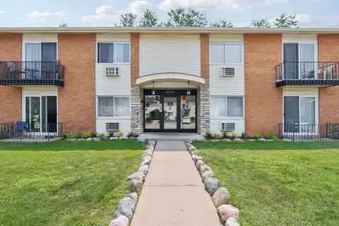 8916 Kenneth Dr #1E, Des Plaines, IL 60016