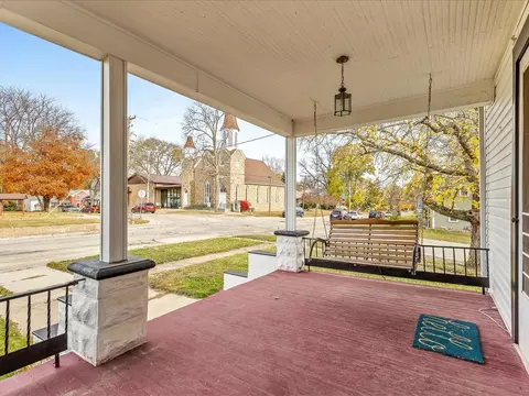 Exterior - 125 E 5th St, Pecatonica, IL 61063 photo 5 of 14