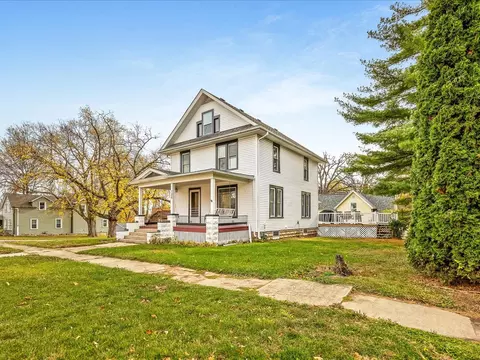 Exterior - 125 E 5th St, Pecatonica, IL 61063 photo 3 of 14