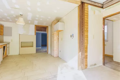 Entry Way - 1205 Champaign Ave, Mattoon, IL 61938 photo 1 of 4