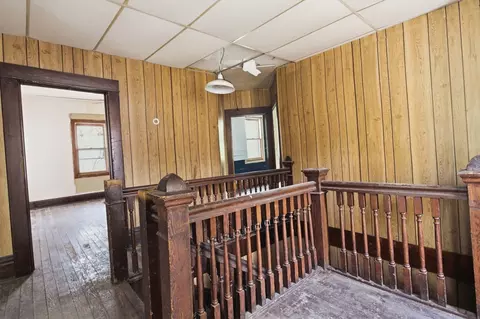 Entry Way - 1205 Champaign Ave, Mattoon, IL 61938 photo 3 of 4