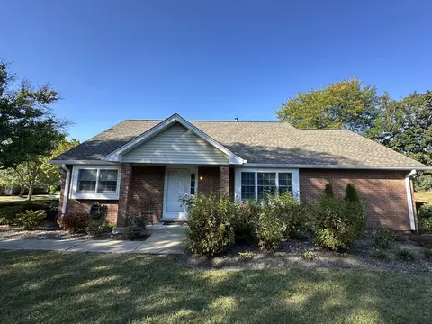 8533 Sandalwood Dr, Darien, IL 60561