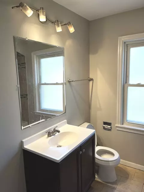 Bath - 17107 Longfellow Ave, Hazel Crest, IL 60429 photo 2 of 3