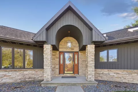 97 Highcrest Ct, Shannon, IL 61078