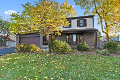 745 Edenwood Dr, Roselle, IL 60172