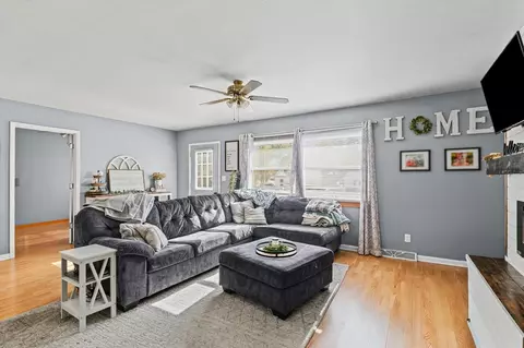 Living - Undisclosed, Roberts, IL 60962 photo 2 of 2
