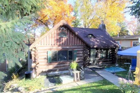 312 N Cresthill Ave, Mchenry, IL 60050