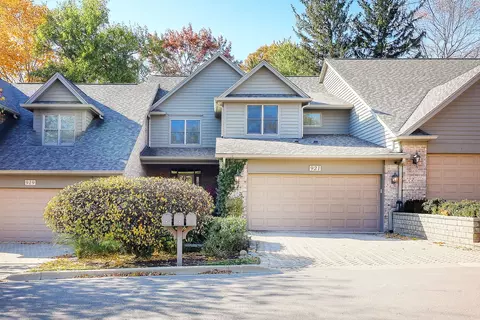 921 Oak Crest Ln, Saint Charles, IL 60175