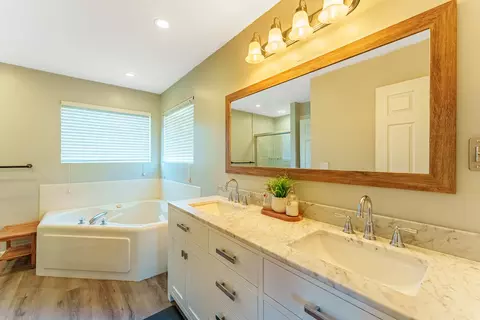 Bath - 2108 Brookshire Estates Ct, Plainfield, IL 60586 photo 4 of 6