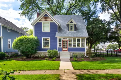 105 S Wright St, Naperville, IL 60540