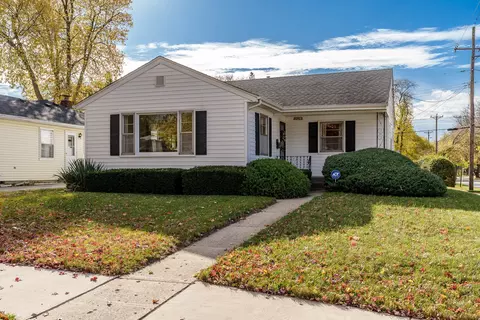 2028 Pierce Ave, Rockford, IL 61103