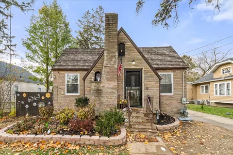 937 Pearl St, Aurora, IL 60505