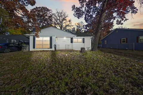 94 Wren Rd, Carpentersville, IL 60110