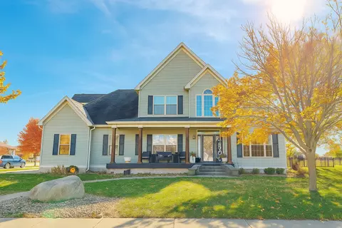 1505 Dover Dr, Saint Joseph, IL 61873