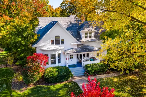 Exterior - 116 S Wright St, Naperville, IL 60540 photo 4 of 13