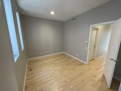 Bedroom - 1221 W Cottage Pl, Chicago, IL 60607 photo 5 of 6
