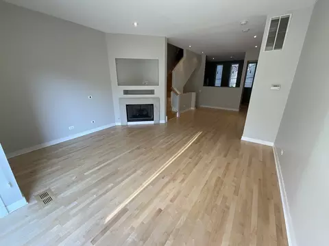Living - 1221 W Cottage Pl, Chicago, IL 60607 photo 2 of 5