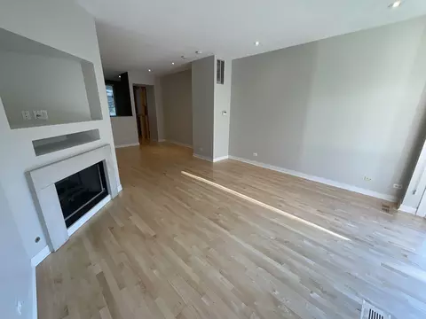 Living - 1221 W Cottage Pl, Chicago, IL 60607 photo 1 of 5