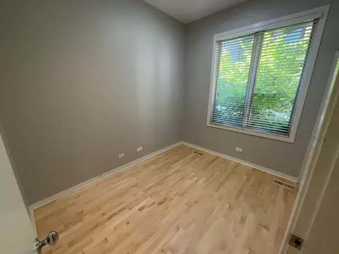 Bedroom - 1221 W Cottage Pl, Chicago, IL 60607 photo 2 of 6
