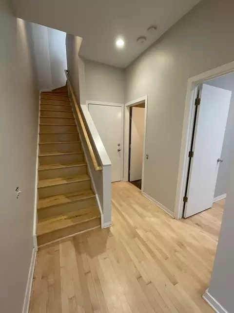 Entry Way - 1221 W Cottage Pl, Chicago, IL 60607 photo 1 of 3