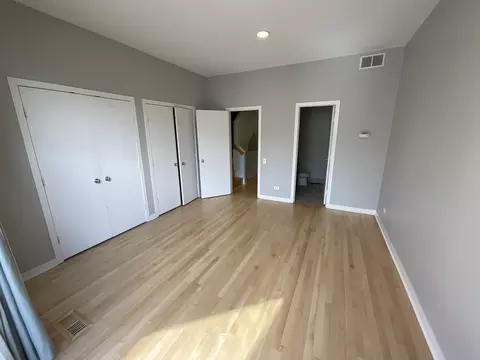 Bedroom - 1221 W Cottage Pl, Chicago, IL 60607 photo 3 of 6