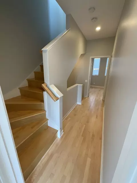 Entry Way - 1221 W Cottage Pl, Chicago, IL 60607 photo 3 of 3
