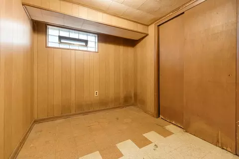 Bedroom - 8550 S Jeffery Blvd, Chicago, IL 60617 photo 4 of 4
