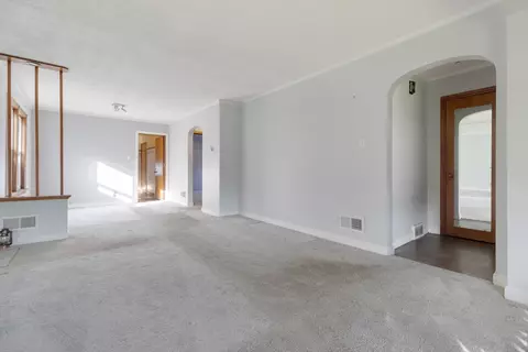 Living - 8550 S Jeffery Blvd, Chicago, IL 60617 photo 4 of 5