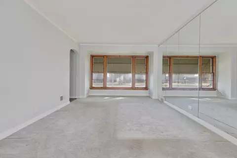 Living - 8550 S Jeffery Blvd, Chicago, IL 60617 photo 2 of 5