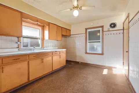 Kitchen - 8550 S Jeffery Blvd, Chicago, IL 60617 photo 1 of 3