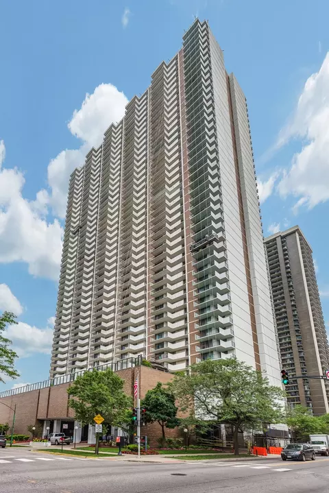 6033 N Sheridan Rd #18K, Chicago, IL 60660