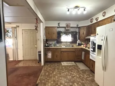 Kitchen - 2732 Circle Dr, Markham, IL 60428 photo 2 of 3