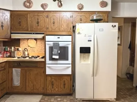 Kitchen - 2732 Circle Dr, Markham, IL 60428 photo 3 of 3