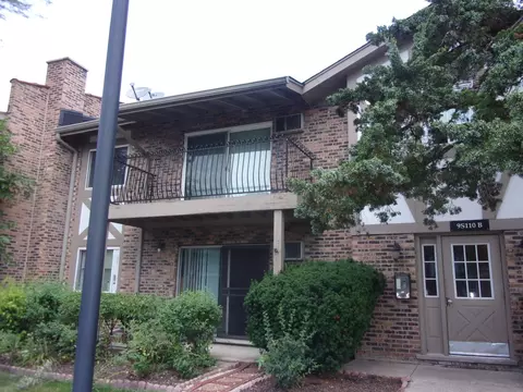 9 S S110 S Frontage Rd #205, Willowbrook, IL 60527