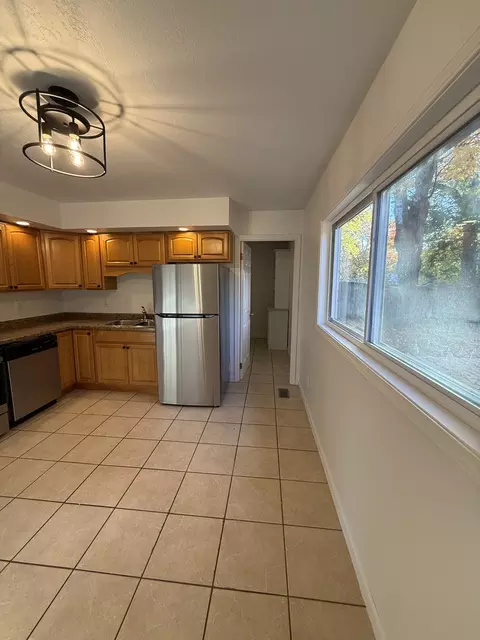 Kitchen - 1309 Maplepark Dr, Champaign, IL 61821 photo 4 of 4
