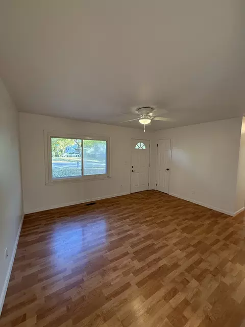 Living - 1309 Maplepark Dr, Champaign, IL 61821 photo 2 of 4