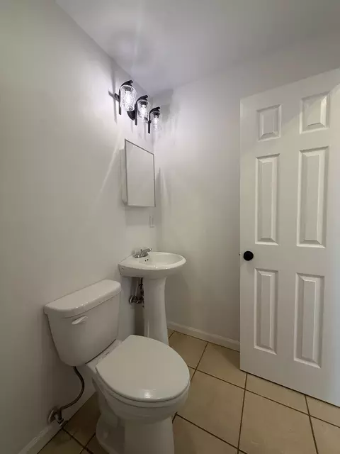 Bath - 1309 Maplepark Dr, Champaign, IL 61821 photo 2 of 2