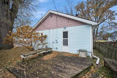 Exterior - 215 Second St, Elgin, IL 60123 photo 3 of 8