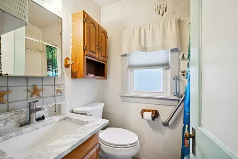Bath - 215 Second St, Elgin, IL 60123 photo 1 of 1