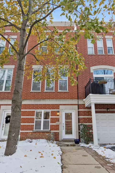 2721 W Dakin St, Chicago, IL 60618