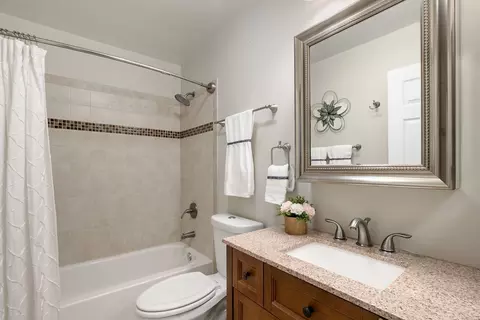 Bath - 17438 W Walnut Ln, Gurnee, IL 60031 photo 1 of 1