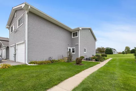 Exterior - 17438 W Walnut Ln, Gurnee, IL 60031 photo 1 of 2