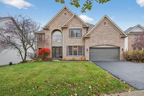 910 Tipperary St, Gilberts, IL 60136