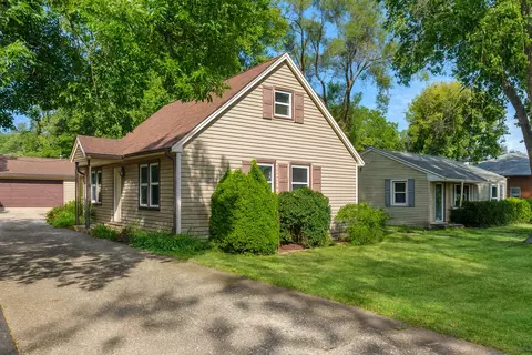 3916 Liberty Blvd, Westmont, IL 60559