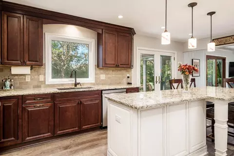 Kitchen - 11948 Southgate Rd, Roscoe, IL 61073 photo 5 of 6