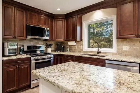 Kitchen - 11948 Southgate Rd, Roscoe, IL 61073 photo 3 of 6