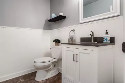 Bath - 11948 Southgate Rd, Roscoe, IL 61073 photo 1 of 4